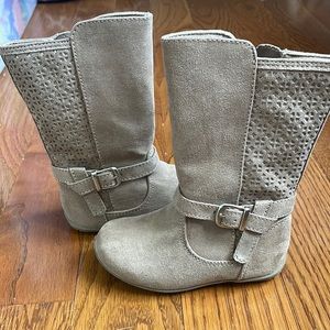 Toddler girls size 6 tall tan boots, never worn